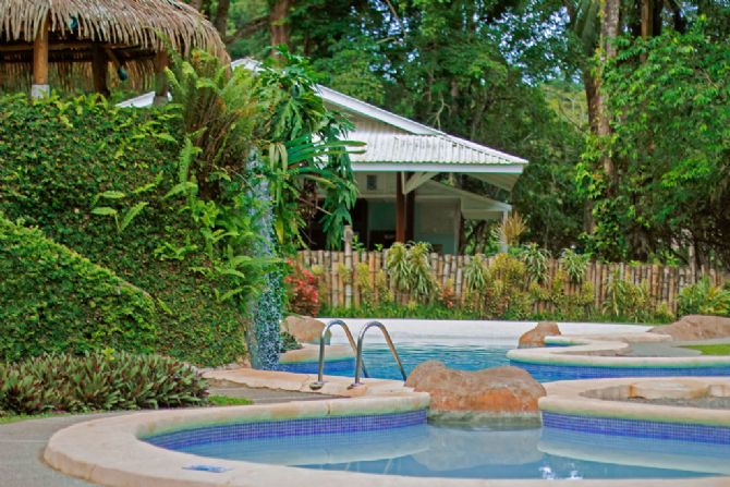 Piscina de Villas del Caribe en medio de la selva