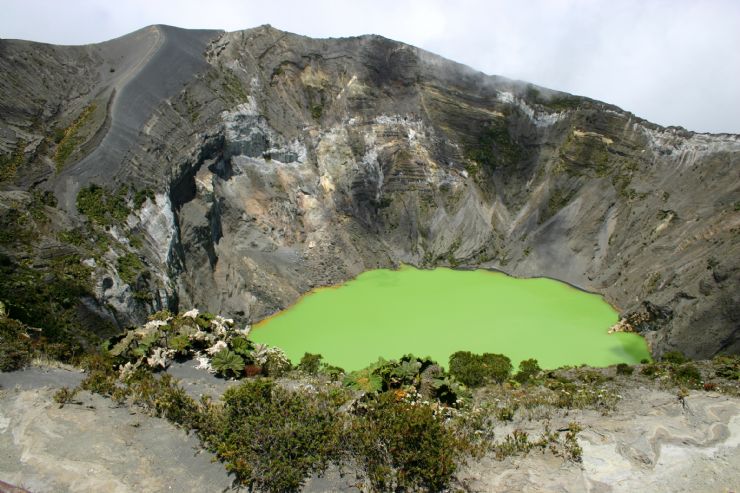 CrÃ¡ter del VolcÃ¡n IrazÃº